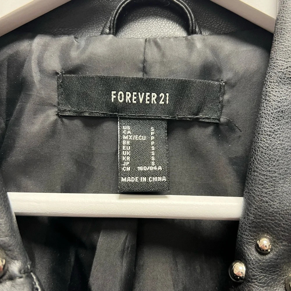 NWOT Forever 21 Black Faux Leather Moto Jacket with Silver Embellishment - Picture 5 of 8